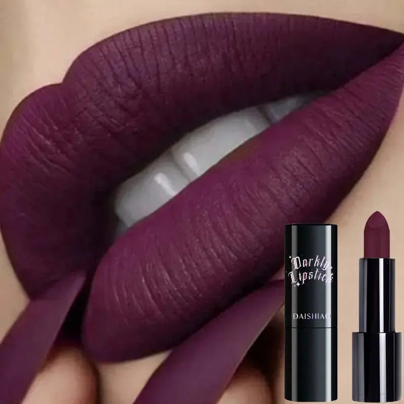 Purple lipstick applied to lips with DAISHIHA brand packaging.